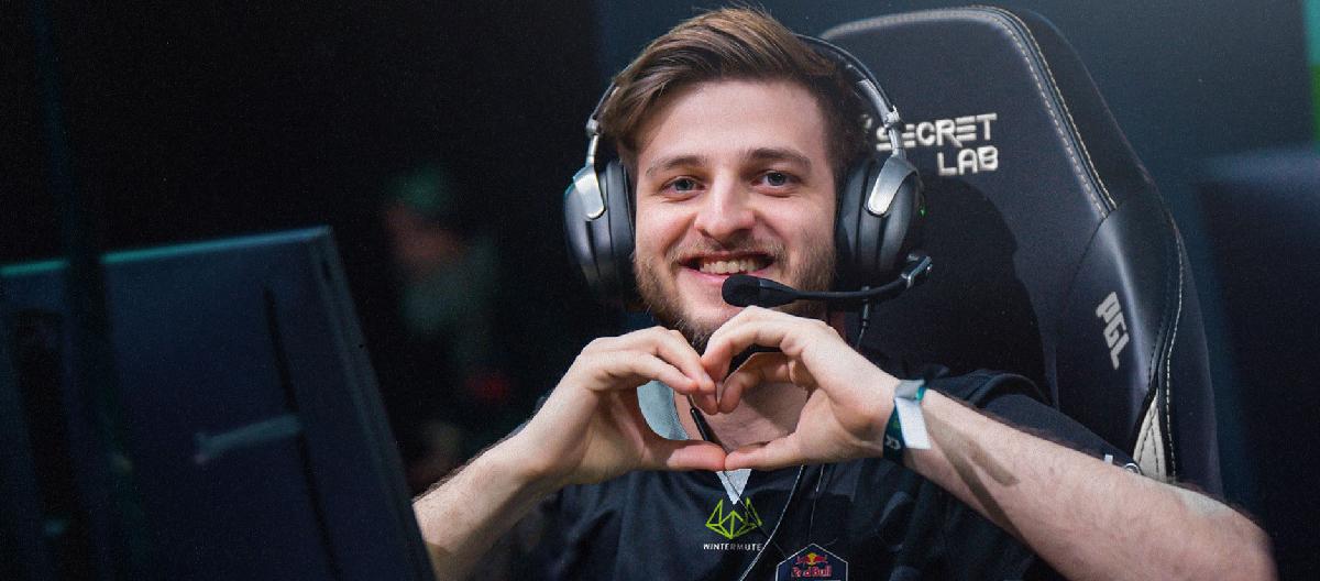 Harumi has stated that since Degster became a free agent, FaZe should step in to resolve his visa issues and recruit him.