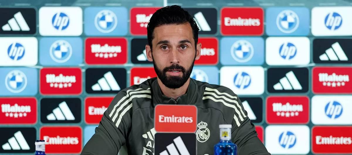 Real Madrid manager Arbeloa responds to questions about his position and winning titles.