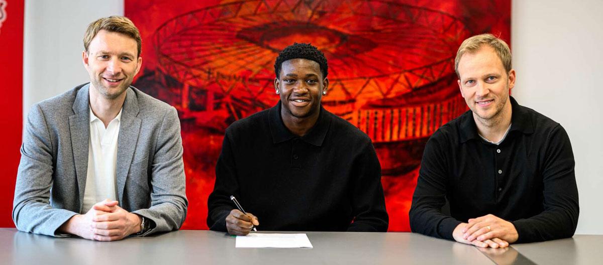 Young attacking midfielder Jeremiah Mensah signed his first professional contract with Bayer Leverkusen..