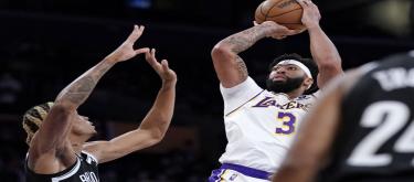 Davis's all-around performance couldn't save the Lakers from losing to the Cavaliers at home