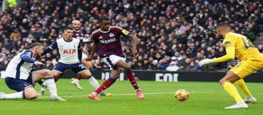 英超联赛——索兰克破门　托登罕热刺1比2不敌纽卡斯尔