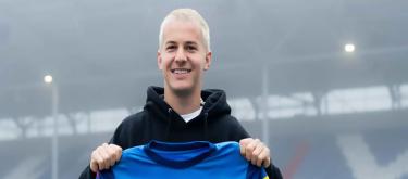 荷尔斯泰因基尔官宣签下纽约红牛美国国脚后卫妖星约翰·托尔金..