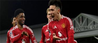 Premier League - Lisandro scores as Manchester United beat Fulham 1-0