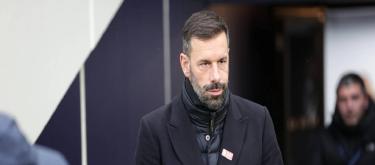 鲁德·范尼斯特鲁伊表示球员们值得拥有胜利，并为球队取得三分感到自豪