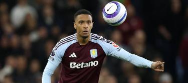 埃兹里·孔萨很高兴队友们克服了艰难的开场阶段并成功取得胜利