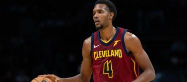 Cleveland Cavaliers defeat Memphis Grizzlies, winning 16 straight games