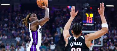 Zach LaVine scores 29 as Sacramento Kings beat Portland Trail Blazers 128-107
