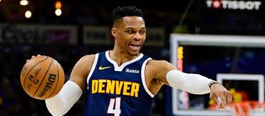 拉塞尔·威斯布鲁克超越奥斯卡·罗伯逊，成为助攻榜第八名