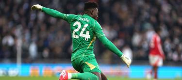 Zirkzee supports Onana and says it is a whole