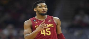 Mitchell scored 43 points as the Cavaliers beat the Pacers and pulled back to 1-2 behind in the series