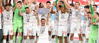 Bundesliga: Bayern beat Borussia Mönchengladbach 2-0, Muller lifts the championship in his farewell match