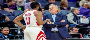 D'Antoni said frankly: The fast-paced + three-point tactics are to deal with O'Neal. He promoted the shooting era