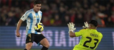 World Cup qualifiers - Alvarez scores as Argentina beat Chile 1-0