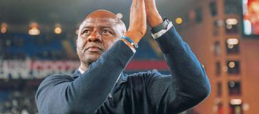 热那亚主教练帕特里克·维埃拉与俱乐部续约至2027年