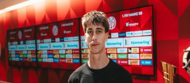 官方：美因茨自墨尔本胜利签下21岁左后卫凯西·博斯，合约为期4年