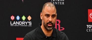 沙姆斯：乌度卡与火箭达成续约，年薪或升至八位数