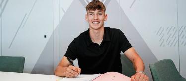 Werder Bremen defender Luka Hoek extends contract