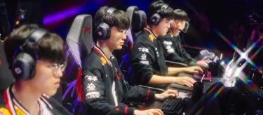 英雄联盟：输的当场黑脸，全民希望BLG，全程被T1碾压。