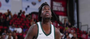 官方：雄鹿1年230万欧元签回21岁前锋克里斯·利文斯顿