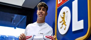 Lyon officially announced the signing of Portuguese winger Alfonso Moreira for a transfer fee of 2 million euros