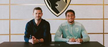 伯恩茅斯宣布与马库斯·塔维尼耶尔续约，该球员将在俱乐部效力至2029年