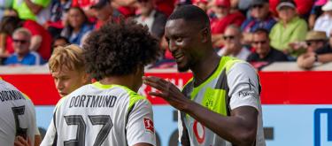 ◤Bundesliga◢ Serhou Guirassy scored with a header in Borussia Dortmund's 0-2 away win against 10-man Heidenheim..