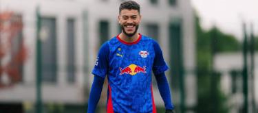 Romulo: The pace of the game here is very fast, but this helps me to hone and improve myself.