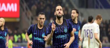 Serie A – Hakan Çalhanoğlu scores twice as Inter Milan secure a 3-0 home victory over Fiorentina.