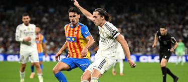 Álvaro Carreras fulfills his dream at the Bernabéu, scoring his first goal for Real Madrid in their victory.
