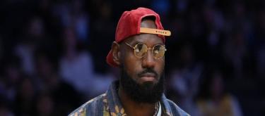 詹姆斯已从发展联盟正式回归，将于周一全面参与湖人合练