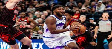 马尔卡宁47+7 爵士双加时以150-147险胜公牛