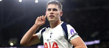 Thomas Frank praised van der Von as possessing the qualities of a well-rounded defender.