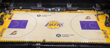 沙姆斯：湖人正式解雇乔伊·巴斯和杰西·巴斯，以及大部分球探部门人员