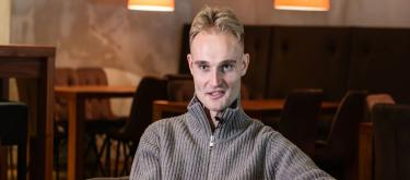 官方：云达不来梅与27岁中卫阿莫斯·皮珀完成续约