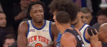 无故拿球砸向尼克斯前锋阿努诺比，魔术后卫贝恩被罚款3.5万美元..