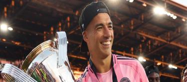 Official: Inter Miami extends Suarez's contract until December 2026.