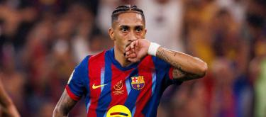 西班牙超级杯：拉菲尼亚梅开二度，巴塞罗那5-0大胜毕尔巴鄂竞技。