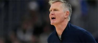 Steve Kerr praised the defensive impact of the bench players.