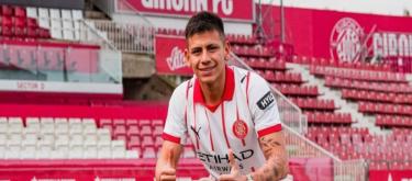 Manchester City attacker Echeverri has joined Girona on loan and will wear the number 14 jersey.