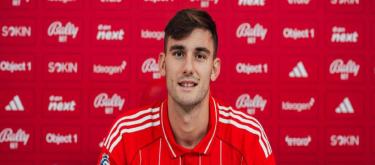 Napoli bought out Loluca and loaned him to Nottingham Forest; the contract included a buy-out clause.