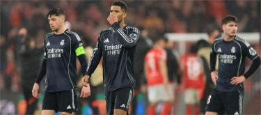 Champions League – Real Madrid lost 2-4 to Benfica, failing to advance directly to the Round of 16.