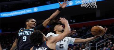 Vassell's 28 points saved the Spurs from a 114-103 defeat to the Pistons.