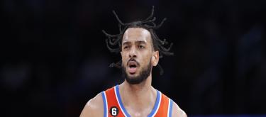 官方：骑士裁掉达里乌斯·布朗，与奥利维尔·萨尔签订双向合同