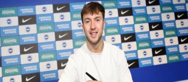 Official: Brighton extend contract with 20-year-old midfield starlet Hinsheelwood until 2029