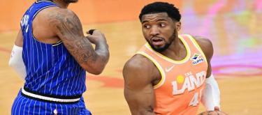 Mitchell's 42 points put the Cavaliers to a narrow 136-131 victory over the Magic.