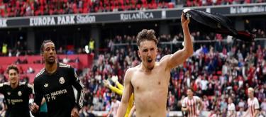 德甲——比朔夫双响卡尔绝杀，拜仁3-2逆转弗赖堡稳居榜首