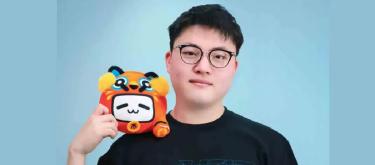 英雄联盟：Uzi比赛大功告成，在赌场消费被粉丝捕获，一起合照。