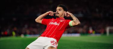 Europa League – Nottingham Forest narrowly defeated 10-man Porto 1-0, advancing to the semi-finals with a 2-1 aggregate score.