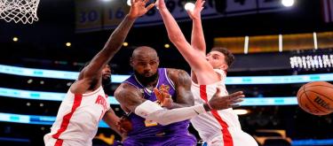 LeBron James' 25 points weren't enough to save the Rockets from a 99-93 victory over the Lakers.